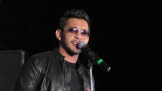 ADITYA NARAYAN LIVE quotJEENA JEENAquot [upl. by Eicnan]