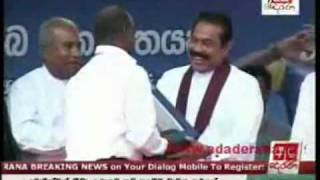 Sanath Jayasuriya Murali Honoured by Sri Lankan President Mahinda Rajapaksha [upl. by Ainoyek557]