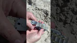 ENCONTRÉ RELOJ EN LA PLAYA con DETECTOR DE METALES😀  DÍA DE SUERTE TERRIBLE RELOJ ⏲ [upl. by Liw]