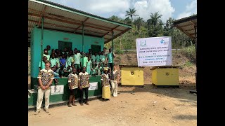 Übergabe der fertig gestellten Toilettengebäude an eine Grundschule in Sierra Leone [upl. by Ssalguod]