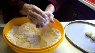 How to Make Mommas Homemade Biscuits [upl. by Aneel]