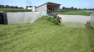 8520 pushing silage [upl. by Amalbena107]