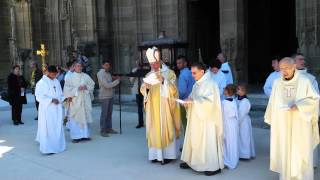 Procession des reliques de Saint Antoine légyptien dans son abbaye en Dauphiné [upl. by Eenafets]