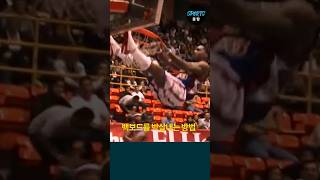 농구 백보드를 박살내는 미친 방법들 Backboard breaking dunks [upl. by Shippee]