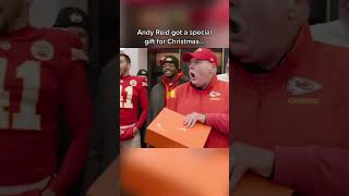 El regalazo de navidad de los Chiefs a Andy Reid 😂 via Chiefs shorts  ESPN Deportes [upl. by Lynette834]