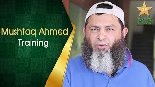 Mushtaq Ahmed Giving Bowling Tips  Leg spin  Top spin  Googly  PCB [upl. by Satsoc]