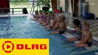 Die DLRG Schwimmausbildung  Anfängerschwimmkurs [upl. by Enelyahs]