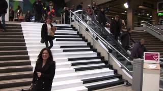 Gare Montparnasse la SNCF transforme des escaliers en piano [upl. by Dinsdale]