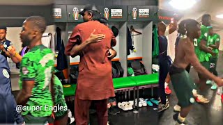 How Super eagles welcomed Kanu Nwankwo at dressing room as he celebrate them [upl. by Eadas]