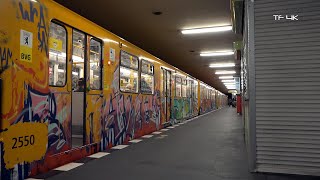 Abfahrtssignal einer UBahn in Berlin [upl. by Luehrmann351]