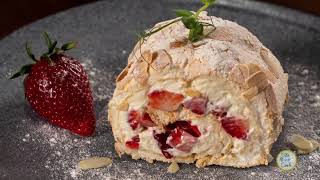 Ruladă de bezea cu cremă mascarpone și capșuni  Ruladă Pavlova [upl. by Ecirted]