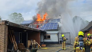 Twee woningen onbewoonbaar na grote brand aan de Smallestraat in Didam [upl. by Silverman347]