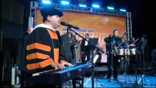 Richie Ray y Bobby Cruz interpretan quotSonido Bestialquot Graduación Universidad del Turabo 2013 [upl. by Bocoj887]