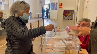 Votação para eleição na França  AFP [upl. by Noreik]