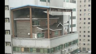 台中最狂頂樓加蓋 小木屋「樓中樓」宛如空中別墅 改建網友全跪了 [upl. by Einahpetse]