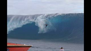 Kelly Slaters near death wipeout at Teahupoo [upl. by Shannan292]