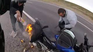 Moto con Alforjas  se prende fuego [upl. by Nevs584]