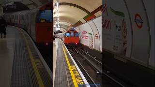 Die Londoner UBahn wird auch Tube genannt [upl. by Yllime965]