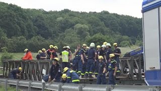 THW baute provisorische KruppDBrücke nach Unwetter in WachtbergAdendorf 120616 [upl. by Wertz]