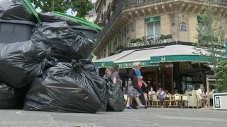 Grève des éboueurs les poubelles samoncellent dans les rues de Paris [upl. by Nolyarg]