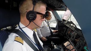 Dans le cockpit dun vol ParisTokyo [upl. by Venice651]