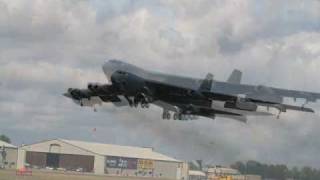 B52 STRATOFORTRESS DISPLAY  RAF FAIRFORD  2010 [upl. by Clemence717]