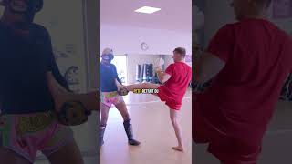 Comment faire une saisie sur un front kick [upl. by Assillem]