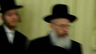 Reb Gedaliah Weinberger Welcoming the Skverer Rebbe to Flatbush [upl. by Gnahk268]