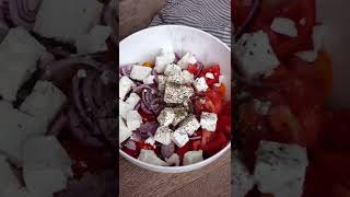 Griechischer Bauernsalat mit Feta 🍅 einfaches Salat Rezept [upl. by Krista]