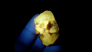 186799513664UV CERUSSITE LW fluorescent 365nm  Morocco Atlas Mts Mibladen blackorion666 [upl. by Hagi]