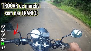 COMO TROCAR A MARCHA DA MOTO SEM DAR TRANCO TUTORIAL  Moto escola [upl. by Yeliw]