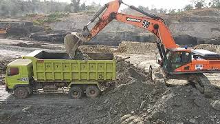 Doosan DX500DX520LCA Bucket 328 in operation  Coal mining Musi Rawas [upl. by Melvena]