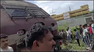 चलती train में अचानक लगी आ ग kishanganj to siliguri dmu ट्रैन railway [upl. by Studner383]