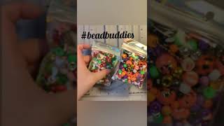 Making bracelets with Kelly Prepsters bead confetti beadbuddies [upl. by Imak513]