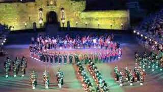 Massed Pipes and Drums 2007 Edinburgh Military Tattoo 1 [upl. by Paluas]