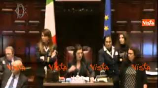 RISSA IN PARLAMENTO  DEPUTATI SENZA FRENI BOLDRINI CERCA DI METTERE ORDINE [upl. by Anderer962]