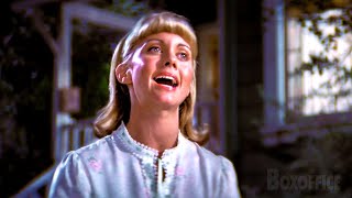 Olivia Newton John canta quotHopelessly Devoted to Youquot  Vaselina  Clip en Español [upl. by Solahcin]