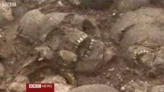 Mass Grave of Beheaded Vikings Discovered [upl. by Bab]