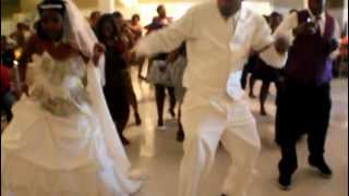 BEST WEDDING WOBBLE LINE DANCE BRIDE GROOM WEDDING GUEST [upl. by Acired]