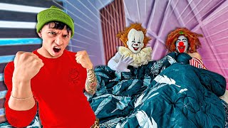 ¡¡ ENCUENTRO a MI MAMÁ EN LA CAMA con EL PAYASO IT PENNYWISE [upl. by Eremehc]