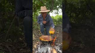 ¡Cómo preparar huevos con chorizo en el campo campo chorizo huevo [upl. by Kono]