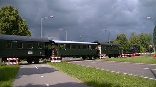 Spoorwegovergang Hoorn  Dutch railroad crossing [upl. by Busey]