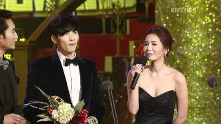 Won Bin wins Popularity Award at the Grand Bell Awards aka Daejong Awards 20111017 [upl. by Ahcrop]