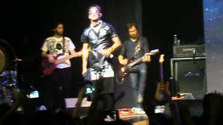 EMIS KILLA  SCORDARMI CHI ERO LIVE ALCATRAZ [upl. by Elsy]