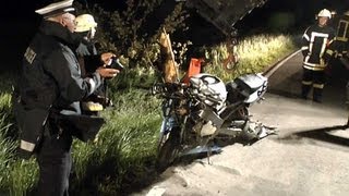 Immighausen 19jähriger Motorradfahrer stirbt bei Unfall [upl. by Gildus348]