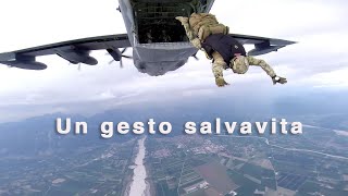 Un gesto salvavita di due Incursori dellAeronautica Militare [upl. by Anehs]