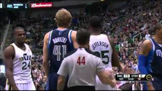 Delonte West grimpe sur Al Jefferson [upl. by Mackenie75]