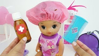 BABY ALIVE COM PIOLHO MINHA BONECA ELIMINANDO OS BICHINHOS COM SHAMPOO ESPECIAL [upl. by Ancel826]