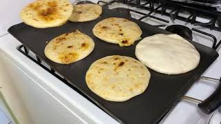 PUPUSAS de CHICHARRÓN con QUESO paso a paso [upl. by Rehpotsyrhc]