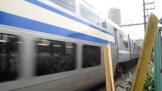 20110619 JR横須賀駅踏切 横須賀線久里浜方面通過 [upl. by Amal543]